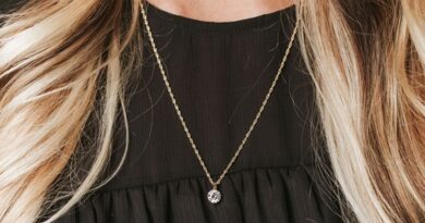 Choosing the right Gold Necklace for your outfit